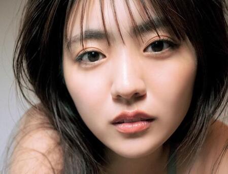 豊田ルナ「週刊SPA!」（扶桑社）2025年８月12・19日合併号より＝撮影：細居幸次郎 ヘアメイク：田村直子 スタイリング：MELON