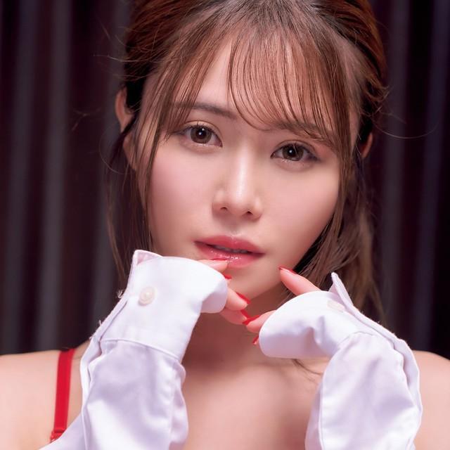 「週刊 SPA!」（扶桑社）2025年8月19日発売号に登場した込山榛香＝撮影：田川雄一、ヘアメイク：NOBU（LOVABLE）、スタイリング：田中陽子