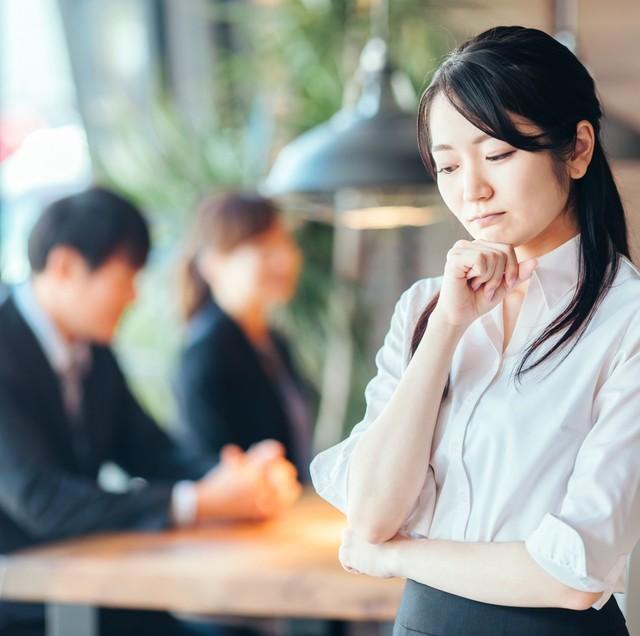 社員旅行は全員参加？　※画像はイメージです（FineGraphics/photoAC）