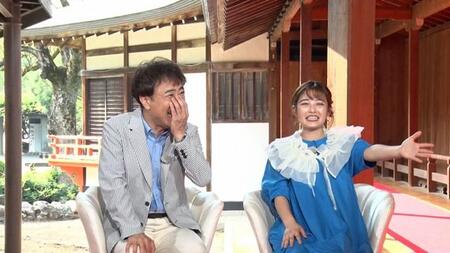 MCの藤井隆（左）と井上咲楽＝「新婚さんいらっしゃい！」8月31日放送回よりⓒABCテレビ