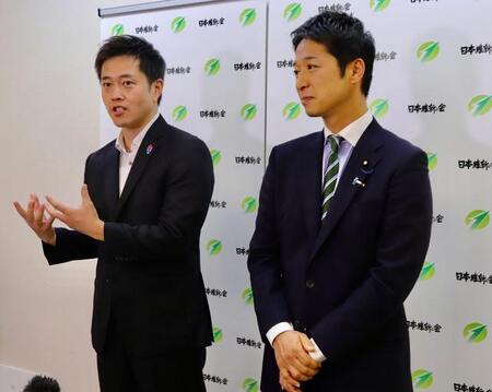 日本維新の会の「副首都法案プロジェクトチーム」初会合後、記者団の取材に応じる吉村洋文代表（左）、藤田文武共同代表＝大阪市内の党本部