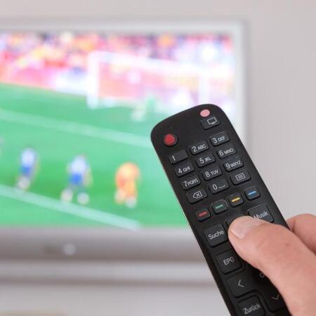 テレビ番組の一気見がメンタルヘルスに好影響の可能性