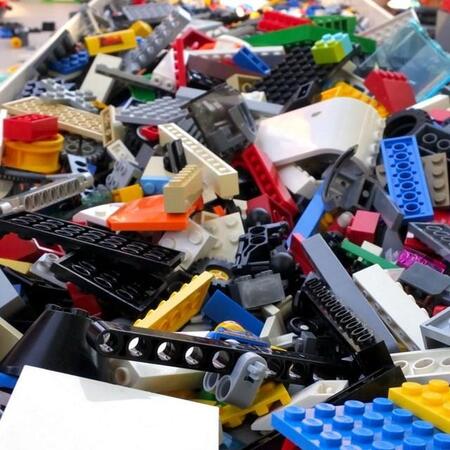 レゴを敷き詰めたコースを裸足で100m全力疾走！激痛乗り越え世界記録樹立