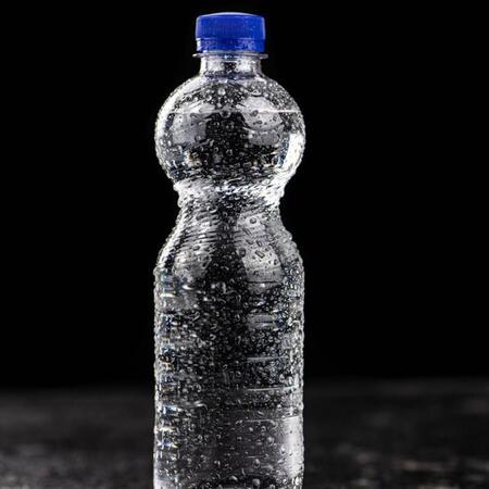 炭酸水に歯を侵食する危険性が