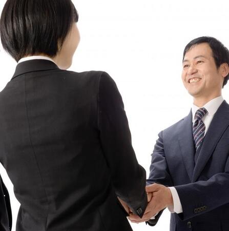 内定承諾後に第一志望から合格通知が…　※画像はイメージです（ACworks/photoAC）