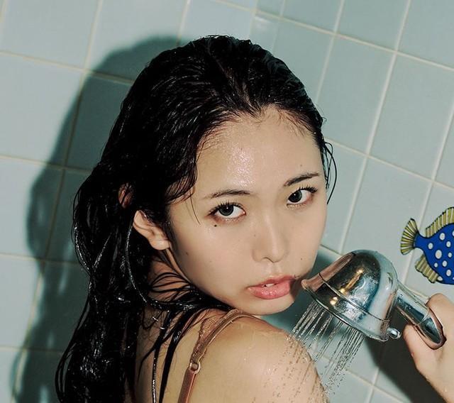 空峰凛「週刊 SPA!」（扶桑社）2025年9月30日号より＝撮影：Sasu Tei ヘアメイク：Yoshi.T スタイリング：鈴木麻由