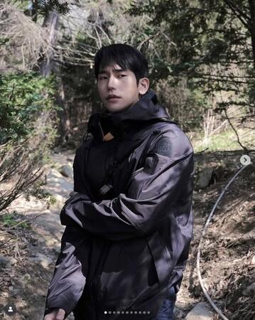 ユク・ジュンソの公式インスタグラム@6doryより