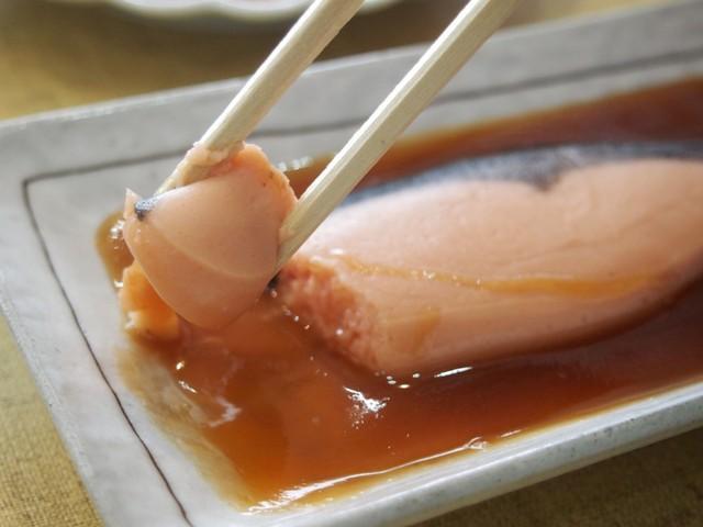 血合いや皮もあり、本物そっくりな鮭の介護食