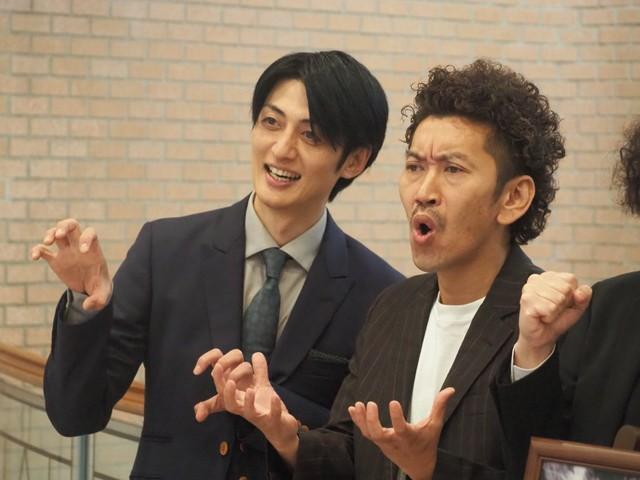 漫才ライブ「漫才匠」の取材会に出席したツートライブ・たかのり（左）と周平魂