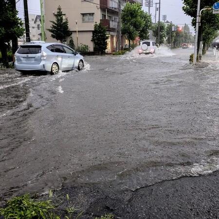 大雨で車が水没しそうな時はどうすればいい？　※画像はイメージです（mゆm/photoAC）