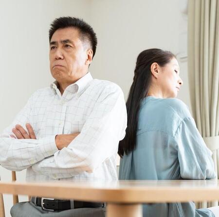 家計不足が理由に夫の財布からお金を…　※画像はイメージです（ponta1414/photoAC）