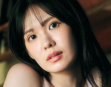 岡本彩夏「週刊SPA!」（扶桑社）2025年10月7日号より＝撮影：高橋慶佑 ヘアメイク：海瀬志津奈（JULLY） スタイリング：鮎川恵子