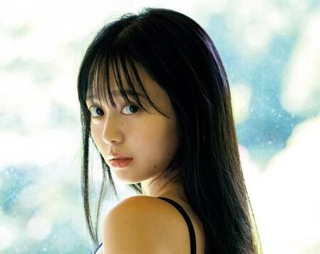 「FLASH」（25年9月30日発売号）で表紙・巻頭を飾った蓬莱舞ⓒ光文社／週刊FLASH（写真・佐藤佑一）