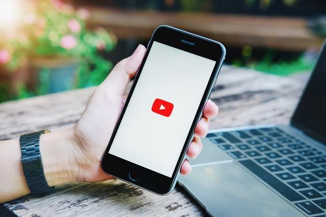 YouTube（c）Jirapong/stock.adobe.com