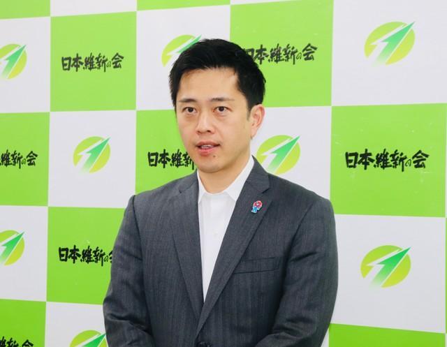 自民党が高市早苗氏を新総裁に選出したことを受け、記者団の取材に応じた日本維新の会の吉村洋文代表＝大阪市内の党本部
