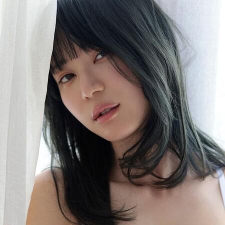 美曲線ボディを隅々まで…「最後」の大胆ショット連発　話題の美女YouTuber・いけちゃん「最後のグラビア」