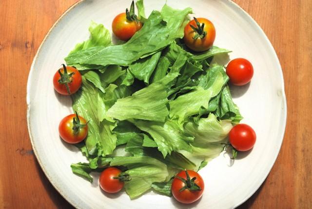 レタスとミニトマトがあればこんなアレンジも…？（イメージ画像）