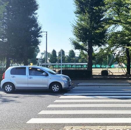 信号のない横断歩道で歩行者を優先しないと科せられる罰とは　※画像はイメージです（mmmmmam/photoAC）