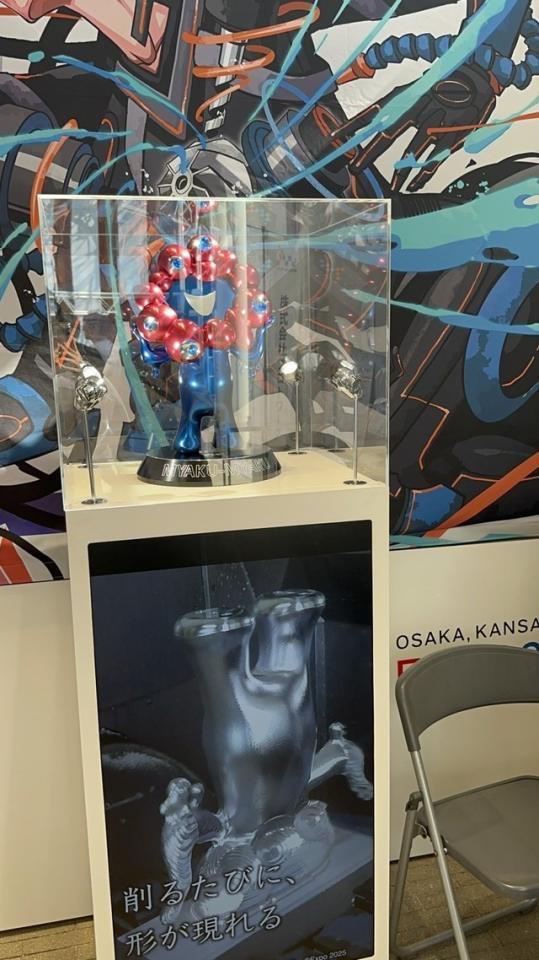 万博に展示されたミャクミャク像