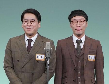 　男性ブランコ・浦井のりひろ（左）と平井まさあき