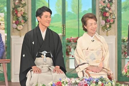 31日放送の「徹子の部屋」に出演する、故大川橋蔵さんの妻・丹羽真理子さん（右）と次男の丹羽貞仁＝テレビ朝日提供