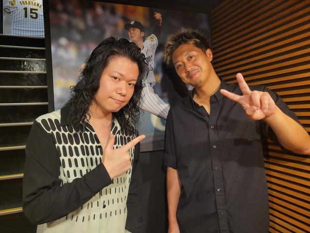 横山雄哉さん（右）と筆者