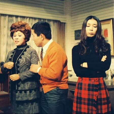 円谷プロダクションが1970年に制作した伝説のコメディドラマ「独身のスキャット」で共演した（左から）楠トシエ、なべおさみ、桜井浩子©円谷プロ