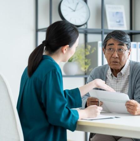 実は偽造された遺言書だと分かった！　※画像はイメージです（arancione/photoAC）