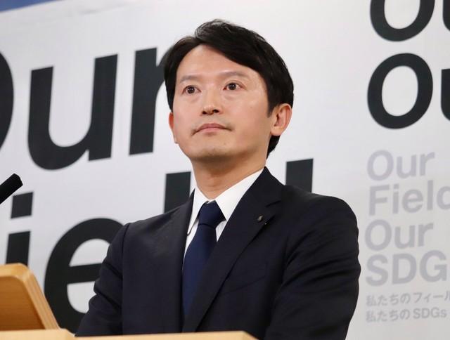 定例会見に臨む兵庫県の斎藤元彦知事＝県庁