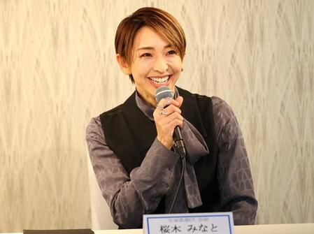 博多座『愛するには短すぎる/VIVA! FESTA!2026 in HAKATA』の会見を行った桜木みなと