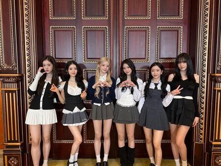 STAYCの公式X@STAYC_officialより　シウンは左から2人目