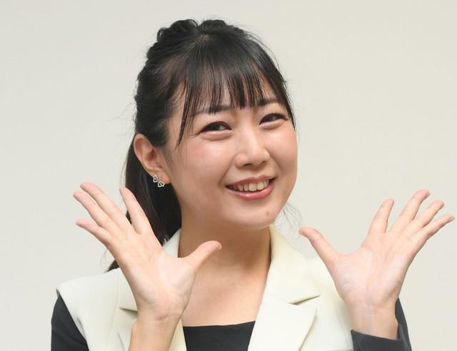 3年前にパイロットと結婚！37歳の国立大卒女性芸人、肩出し＆ミニ丈の