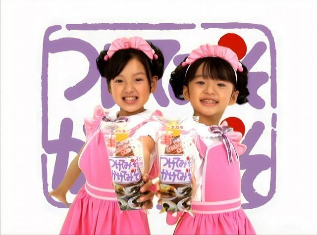 「つけてみそかけてみそ」2代目CMに出演当時の尾本侑樹奈（左）