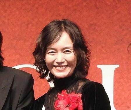 54歳女優、共演女優を絶賛「こんなにもきれいなひとはいたでしょうか」母親役多数→“娘”の中で群を抜く美しさ