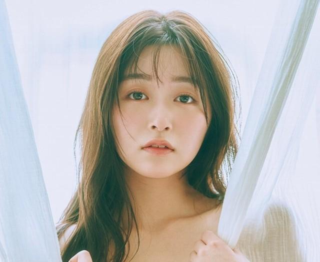 「FLASH」（25年11月18日発売号）に登場した山本杏ⓒ光文社／週刊FLASH（写真・岡本武志）