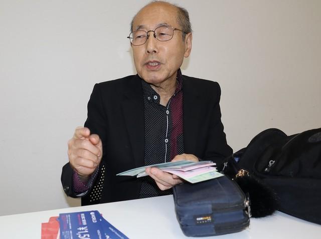 優待券の説明をする桐谷広人さん