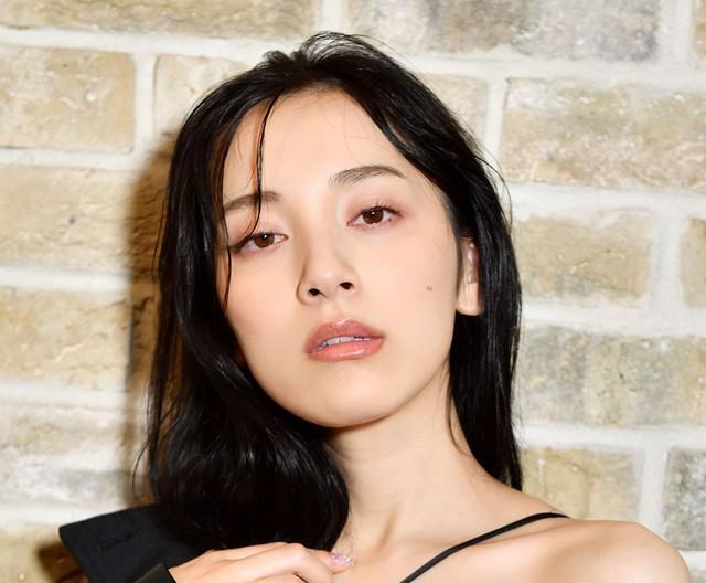 都丸紗也華 SPA!グラビアン魂デジタル写真集「都会の大人のイイ女」（扶桑社）より＝提供：週刊SPA!編集部 撮影：三浦憲治 ヘアメイク：米澤和彦 スタイリング：KAN