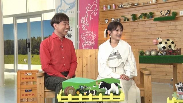 MCの藤井隆（左）と井上咲楽＝「新婚さんいらっしゃい！」11月30日放送回よりⓒABCテレビ