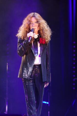 初のアルバム発売記念公演で昭和ムード歌謡の名曲を熱唱するタブレット純＝東京・恵比寿のザ・ガーデンホール（photo:御堂義乘）