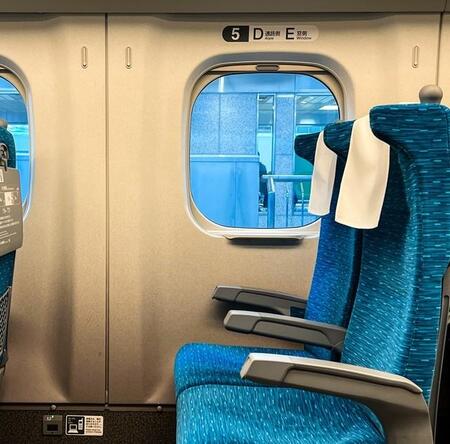 新幹線の座席※画像はイメージです（マイペイ/photoAC）