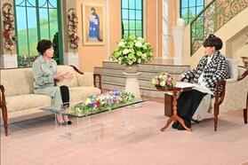 「徹子の部屋」に出演するキムラ緑子（左）と司会の黒柳徹子