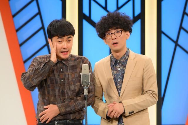 大阪に凱旋した「M-1グランプリ2025」王者のたくろう・赤木裕（左）、きむらバンド＝大阪・よしもと漫才劇場