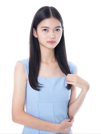 2026年にモデル・俳優として本格デビューを予定する2010年生まれの名城莉奈