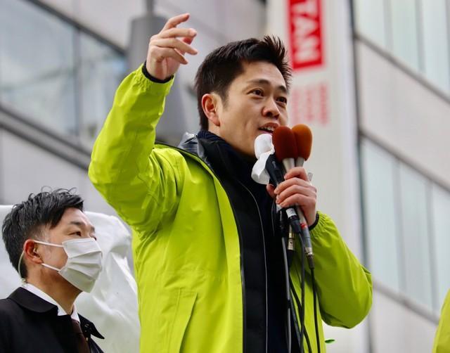 出直し選となる大阪府知事選で第一声を上げた吉村洋文氏＝大阪市内