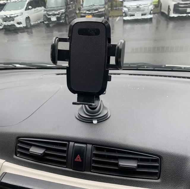 車のスマホホルダー設置のリスクとは…　※画像はイメージです（harema/photoAC）