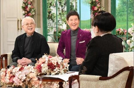 「徹子の部屋」に出演する小堺一機、関根勤＝テレビ朝日提供