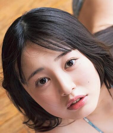 白濱美兎「旬撮GIRL Vol.28」（扶桑社）より＝撮影／唐木貴央 ヘアメイク／新井祐美子 スタイリング／菊地文子