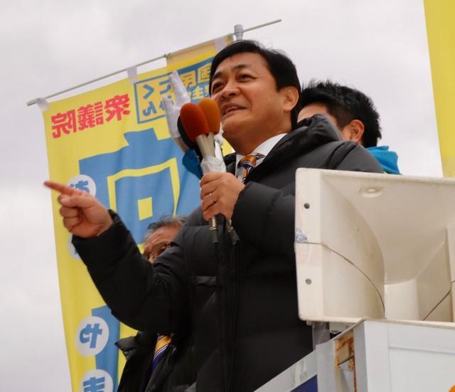 神戸市内で演説する国民民主党・玉木雄一郎代表