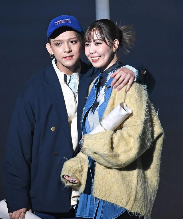 ゆりいちカップルのいちろー（左）、Yurina（2023年撮影）