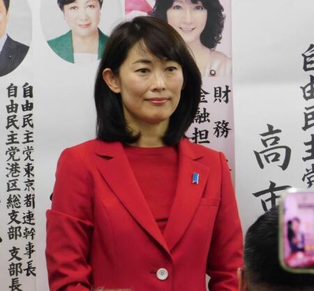 表情を引き締めた丸川珠代氏＝東京・渋谷